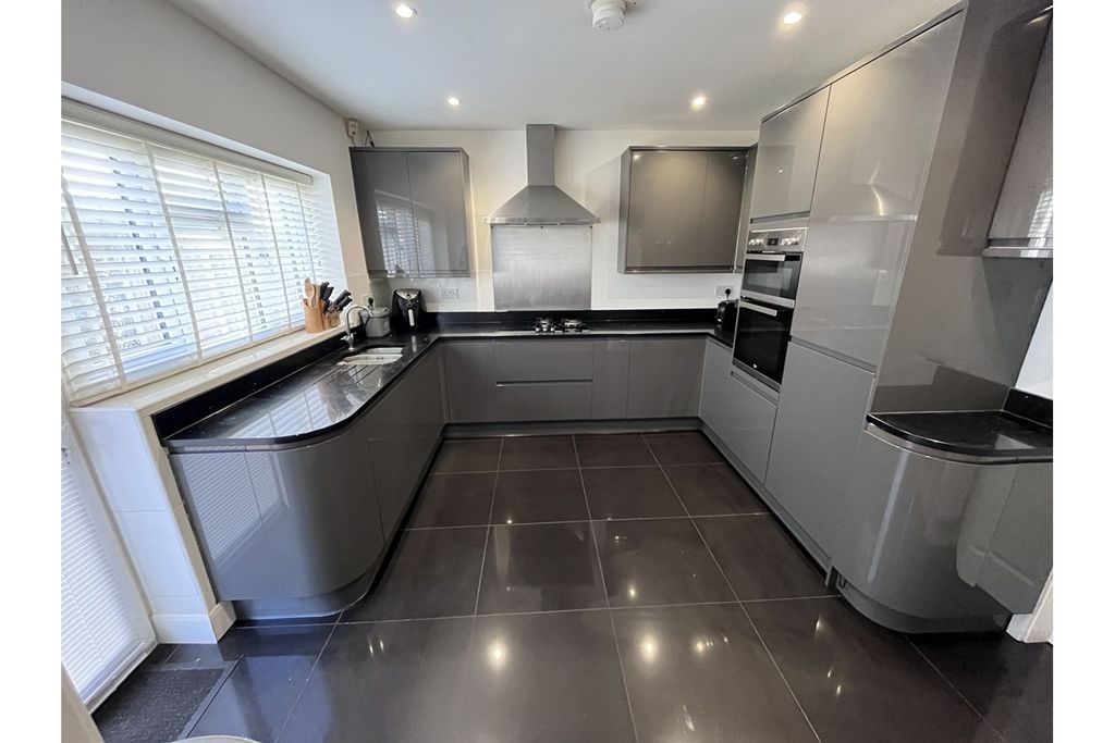 Additional image 8 of 4 bed detached house for saleGuernsey Gardens, Wickford SS11