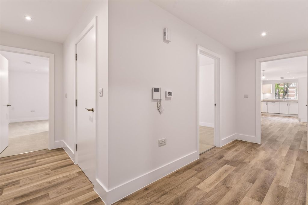 Additional image 11 of 2 bed flat for sale35 Lindfield Place, Worthing BN11