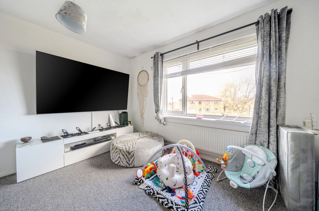 2 bed flat for saleMiddleton Close, Townhill Park, Southampton, Hampshire SO18 photo 3