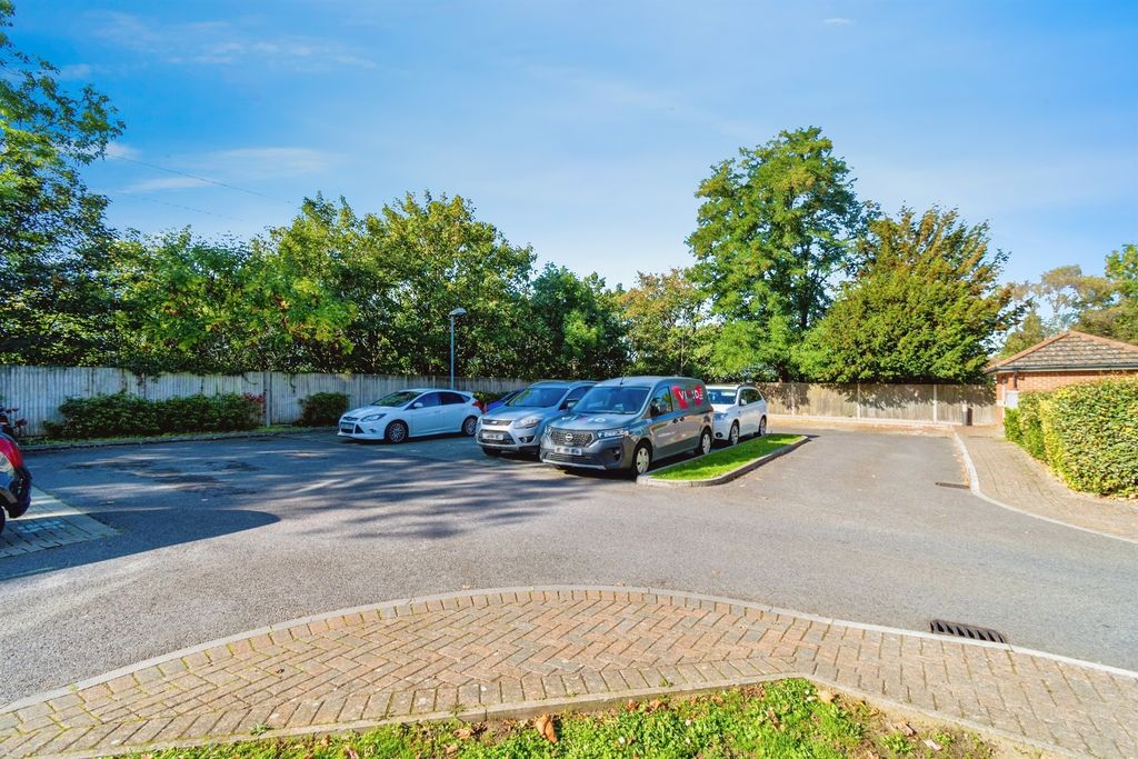 Additional image 3 of 2 bed flat for saleMillbrook Road East, Southampton SO15