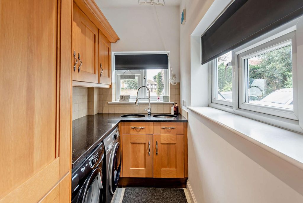 Additional image 14 of 7 bed semi-detached house for saleFordbridge Road, Ashford TW15