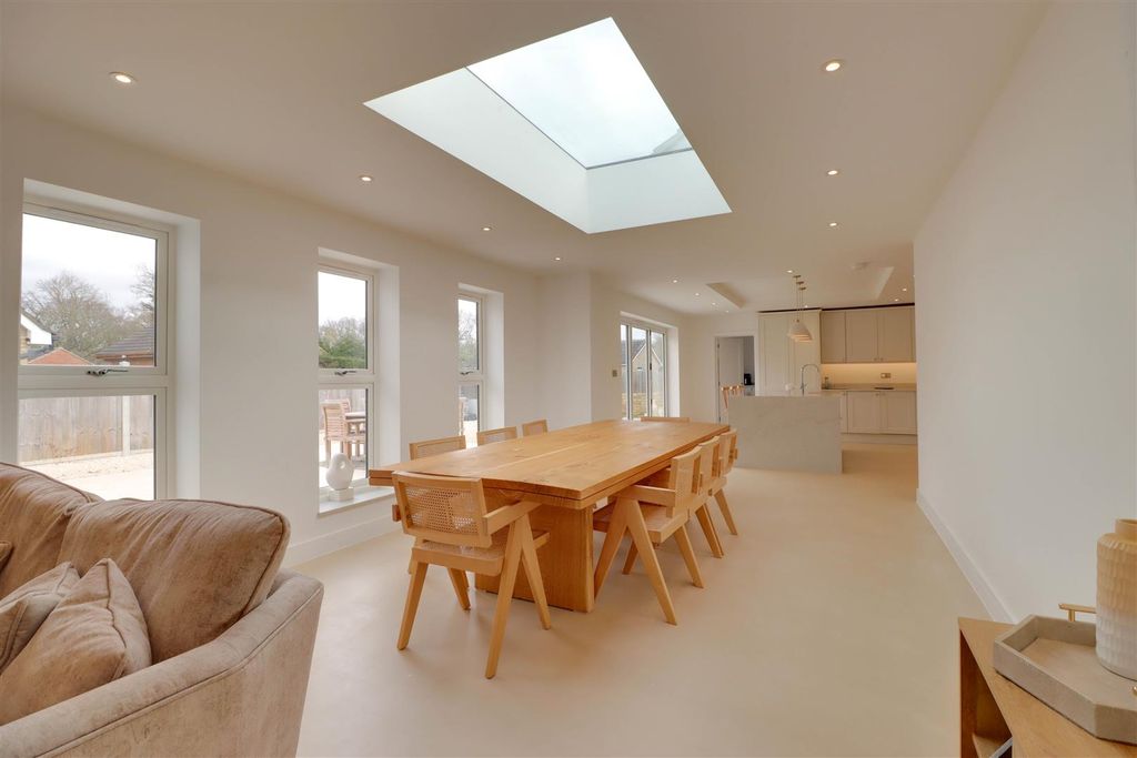 Additional image 18 of 3 bed detached bungalow for saleSugden Avenue, Wickford SS12