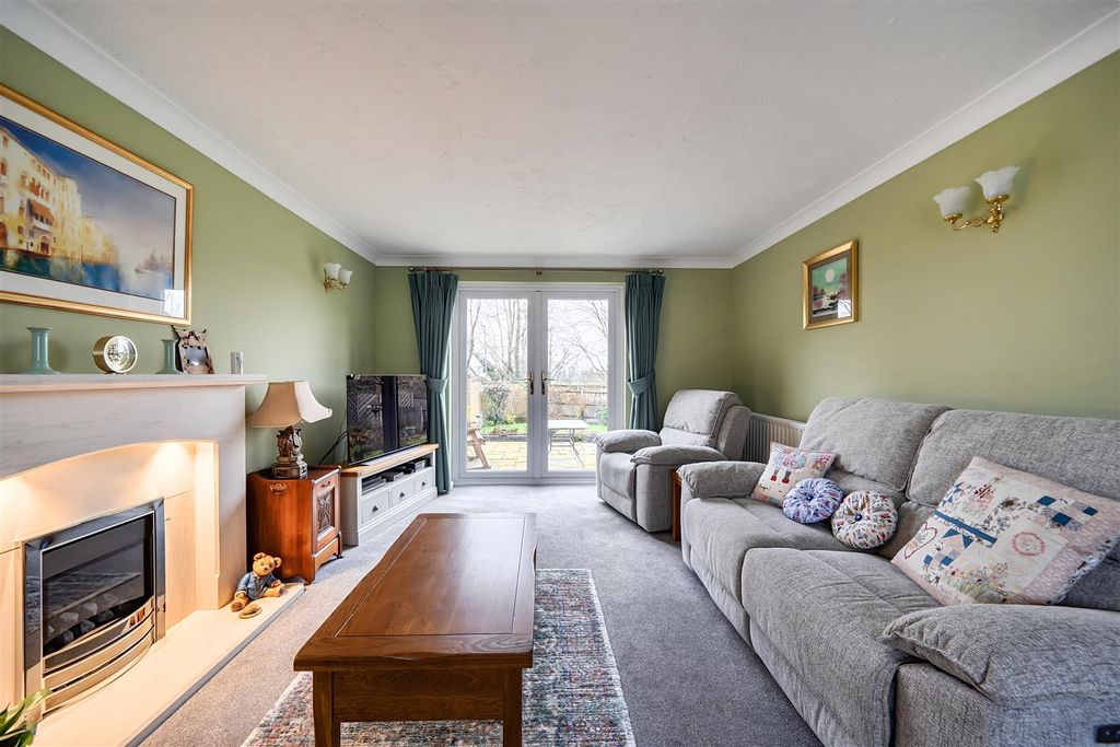 Additional image 28 of 5 bed detached house for saleDunsmore Gardens, Yateley, Hampshire GU46