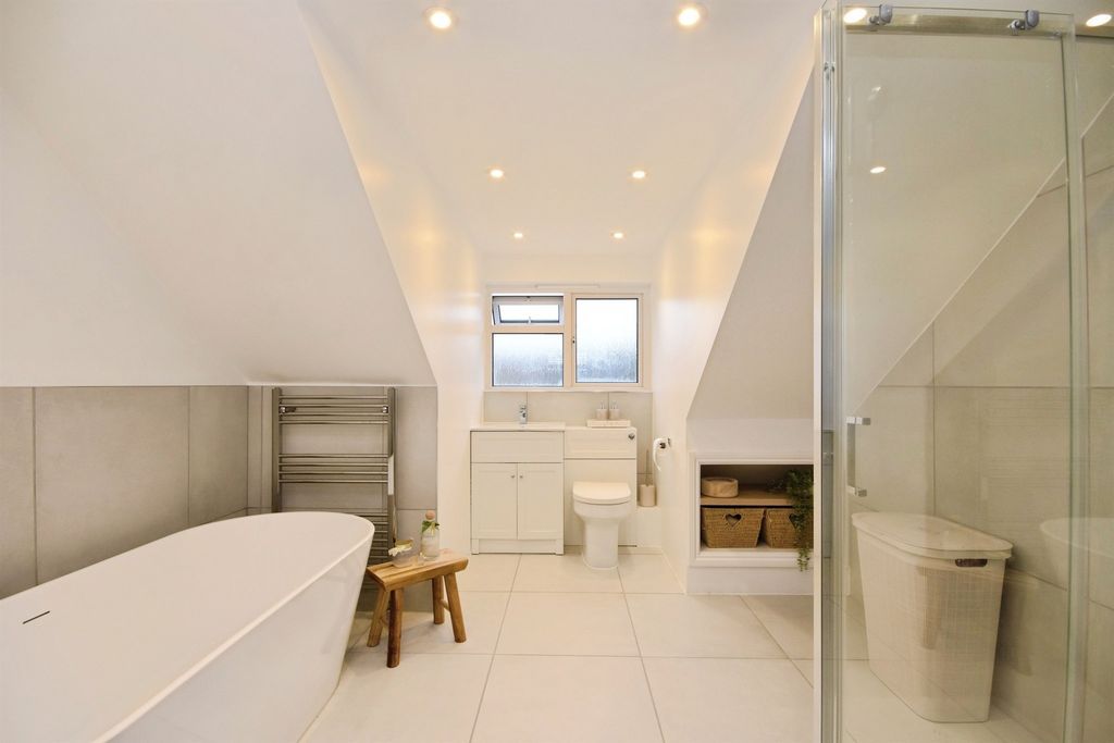 Additional image 11 of 5 bed detached house for saleCranfield Park Road, Wickford SS12
