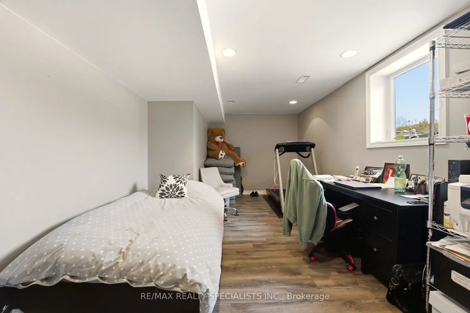 Additional image 17 of 16 Curry Crescent