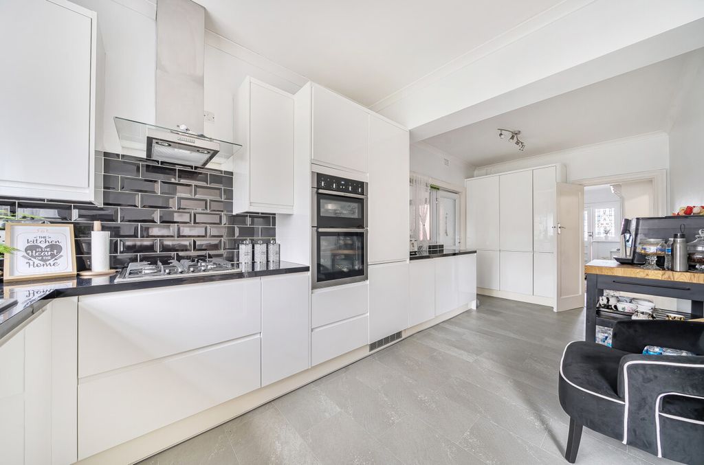 Additional image 3 of 3 bed semi-detached house for saleWinchester Road, Upper Shirley, Southampton, Hampshire SO16