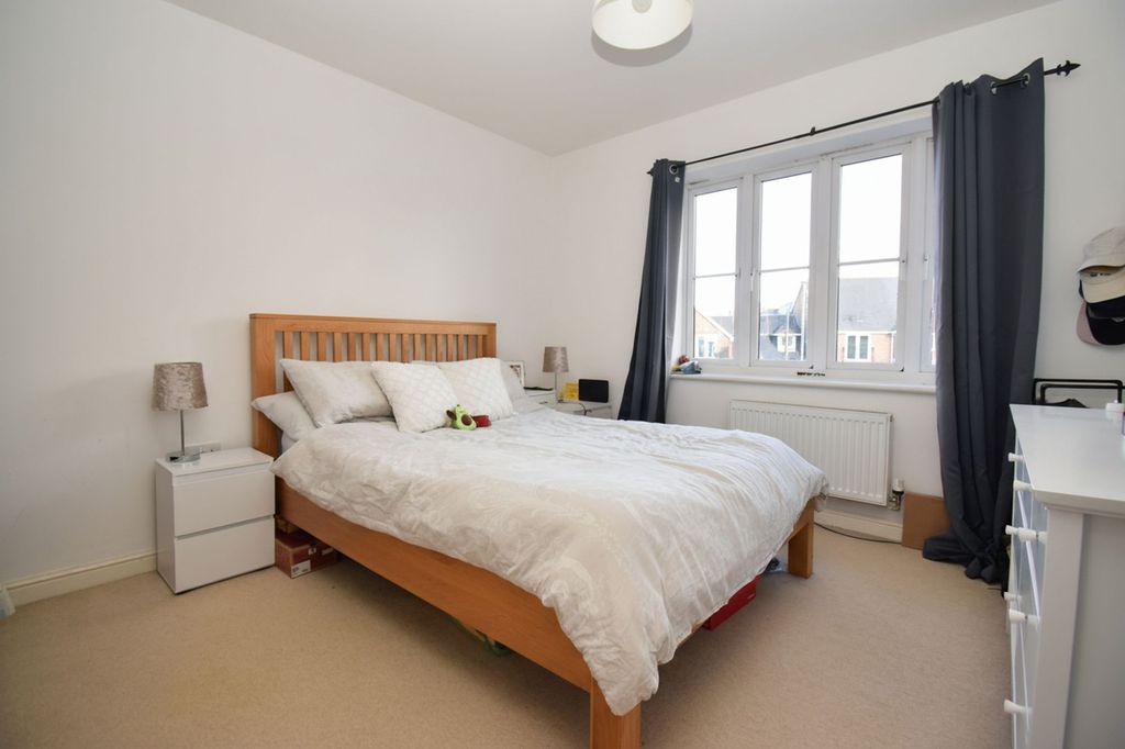 1 bed flat for saleRostron Close, West End SO18 photo 4