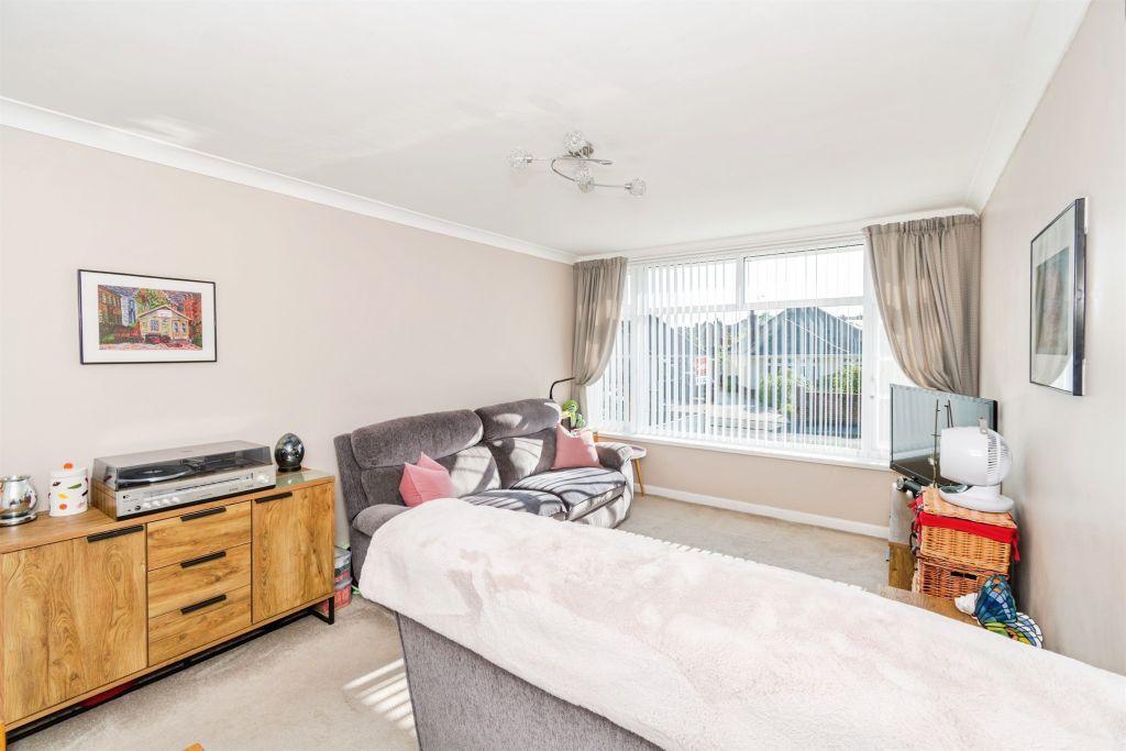 2 bed maisonette for saleDean Road, Southampton SO18 photo 3