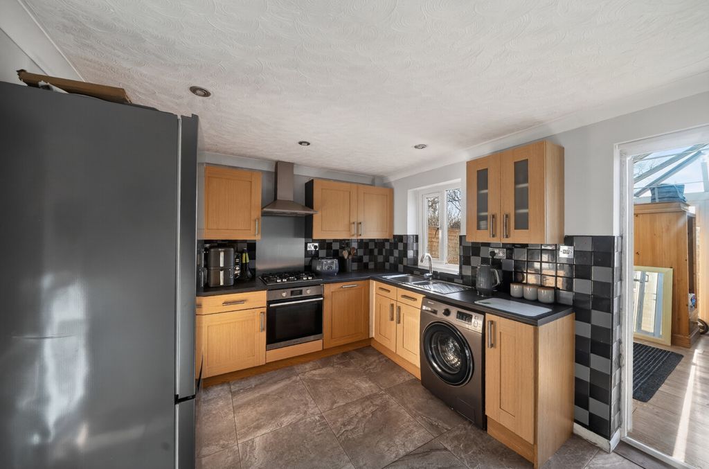 Additional image 11 of 3 bed terraced house for salePetworth Gardens, Lordswood, Southampton, Hampshire SO16