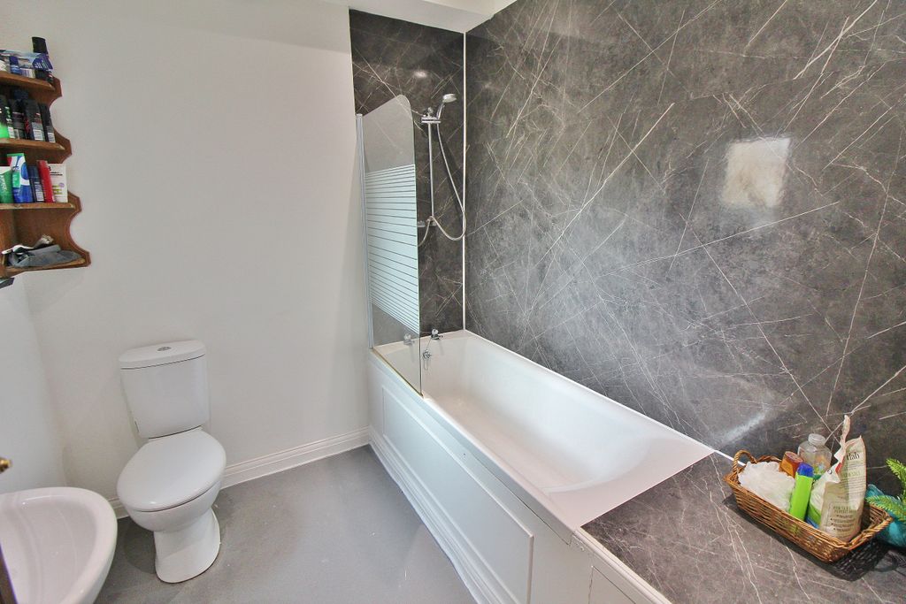 3 bed terraced house for saleSeafield Road, Copnor PO3 photo 3