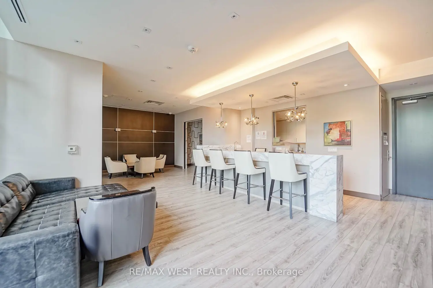 Additional image 10 of 9608 Yonge Street 201A