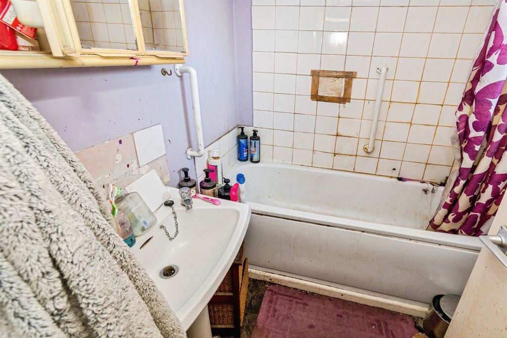 Additional image 8 of 2 bed terraced house for saleHowards Grove, Southampton SO15