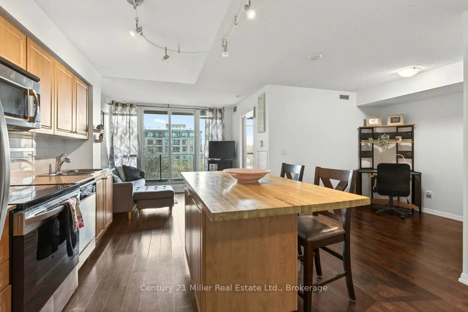 Additional image 3 of 209 Fort York Boulevard 562