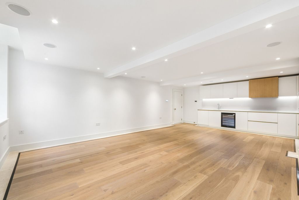 Additional image 3 of 2 bed flat for saleStar & Garter House, Richmond TW10