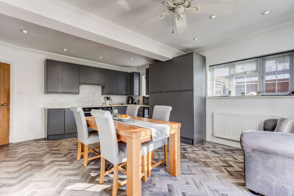 Additional image 8 of 5 bed detached house for saleSwan Lane, Wickford SS11