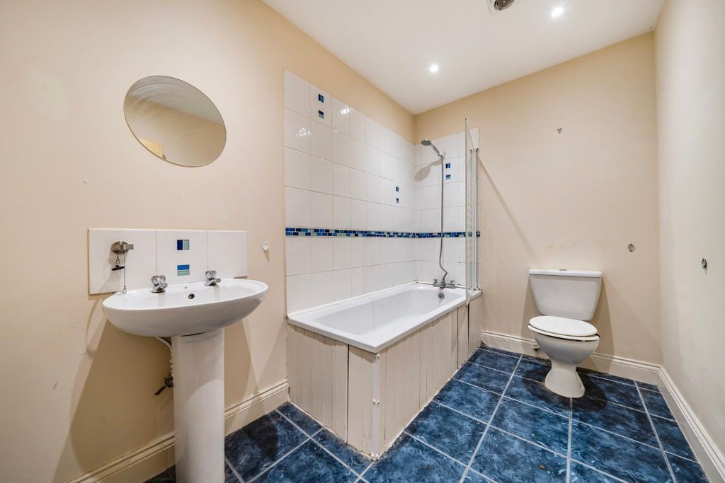 Additional image 4 of 2 bed flat for saleLondon Road, Portsmouth PO2