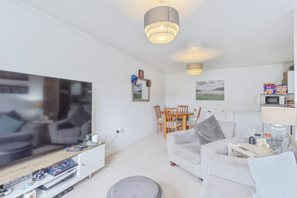 2 bed flat for saleHavelock Gardens, Leicester LE4 photo 4
