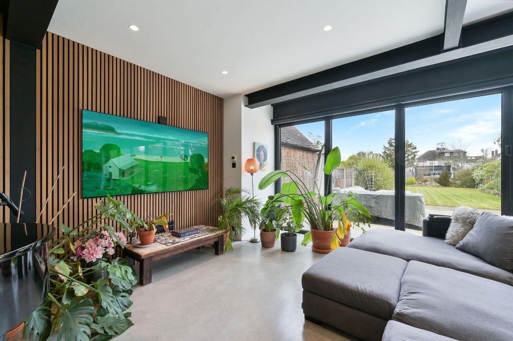 Additional image 6 of 6 bed semi-detached house for saleOaks Avenue, Worcester Park KT4