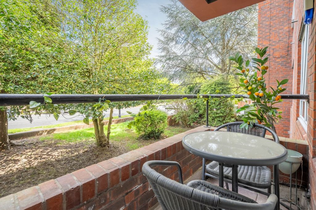 Additional image 8 of 2 bed flat for saleOsborne Road, Windsor SL4
