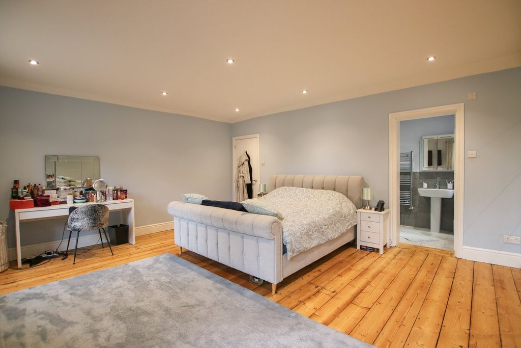 Additional image 22 of 5 bed detached house for saleMilton Road, Wokingham RG40
