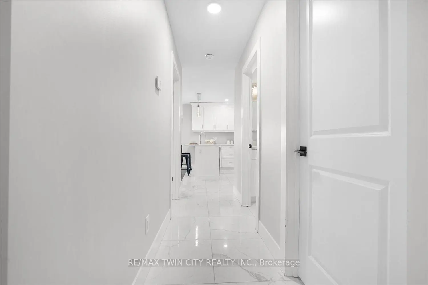 77 Bordeaux Place photo 3