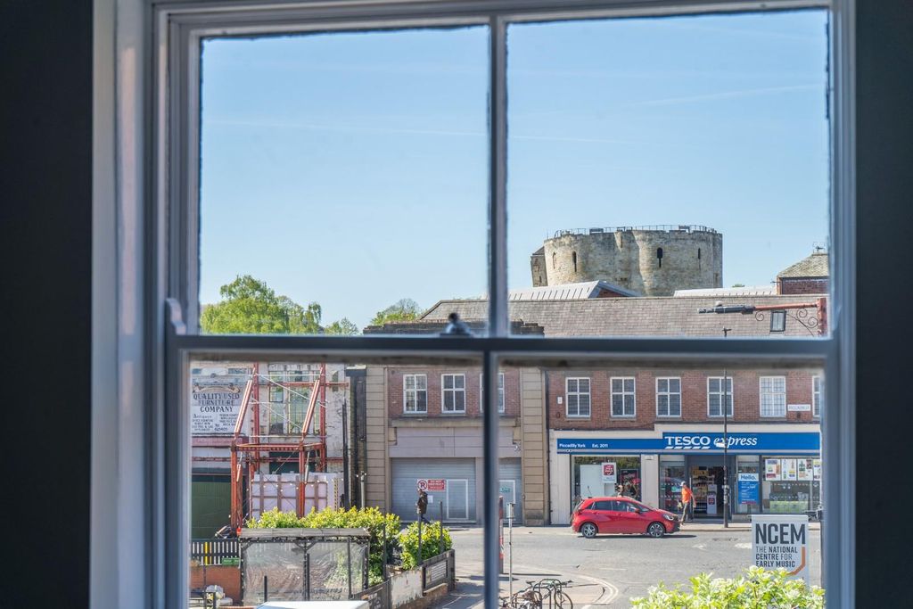 2 bed flat for saleWalmgate, York YO1 photo 4