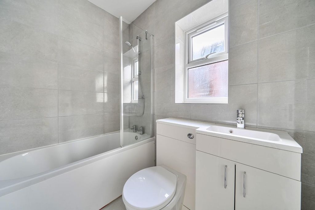 Additional image 10 of 2 bed flat for saleCopnor Road, Portsmouth PO3