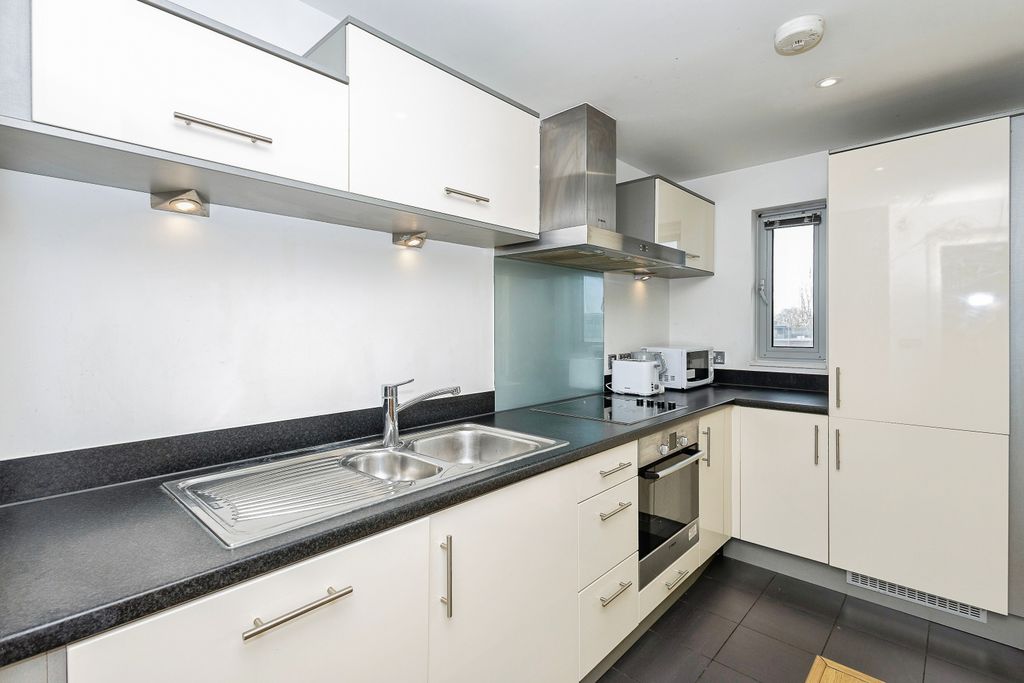 Additional image 5 of 2 bed flat for saleHamburg House, Portsmouth PO1