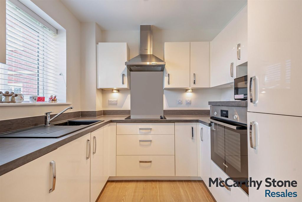 Additional image 5 of 2 bed flat for saleHampton Place, Hampton Close, Shirley, Southampton SO15