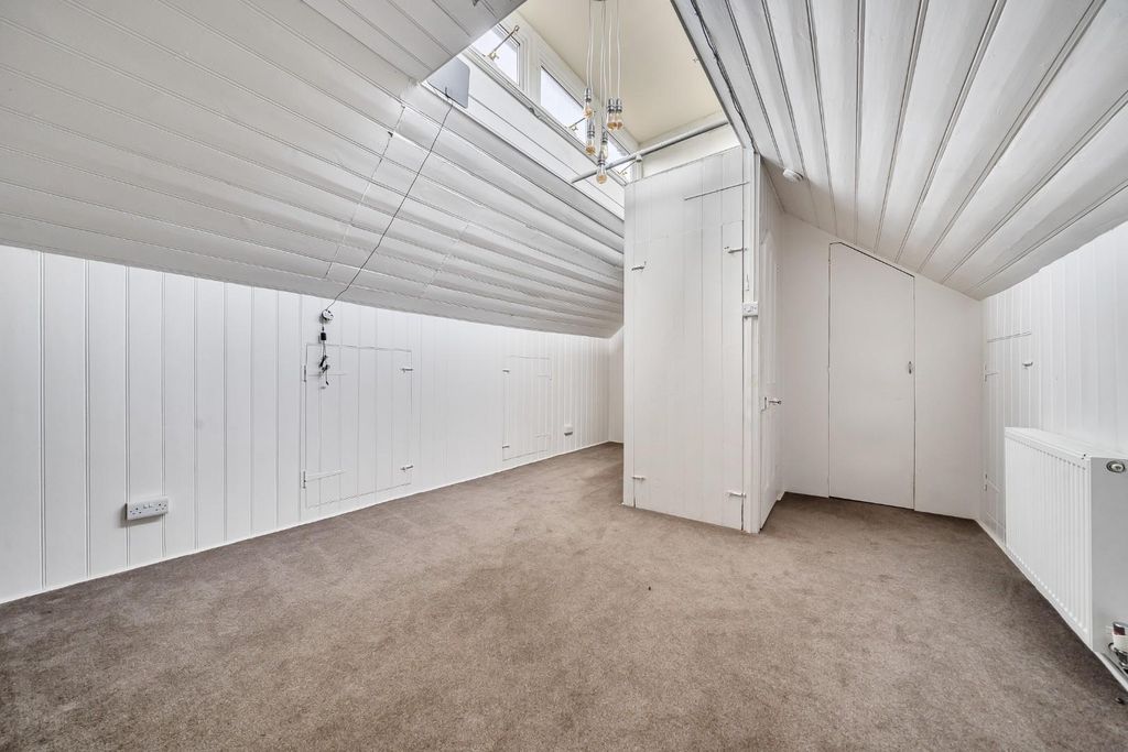 Additional image 14 of 2 bed maisonette for saleDorset Road, Windsor SL4