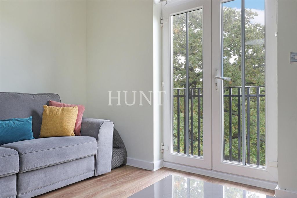 Additional image 8 of 4 bed flat for saleThe Manor, Repton Park, Woodford Green, Essex IG8