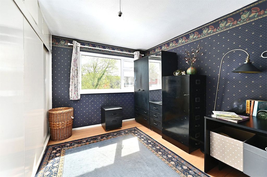 Additional image 4 of 4 bed semi-detached house for saleWeybridge Mead, Yateley, Hampshire GU46