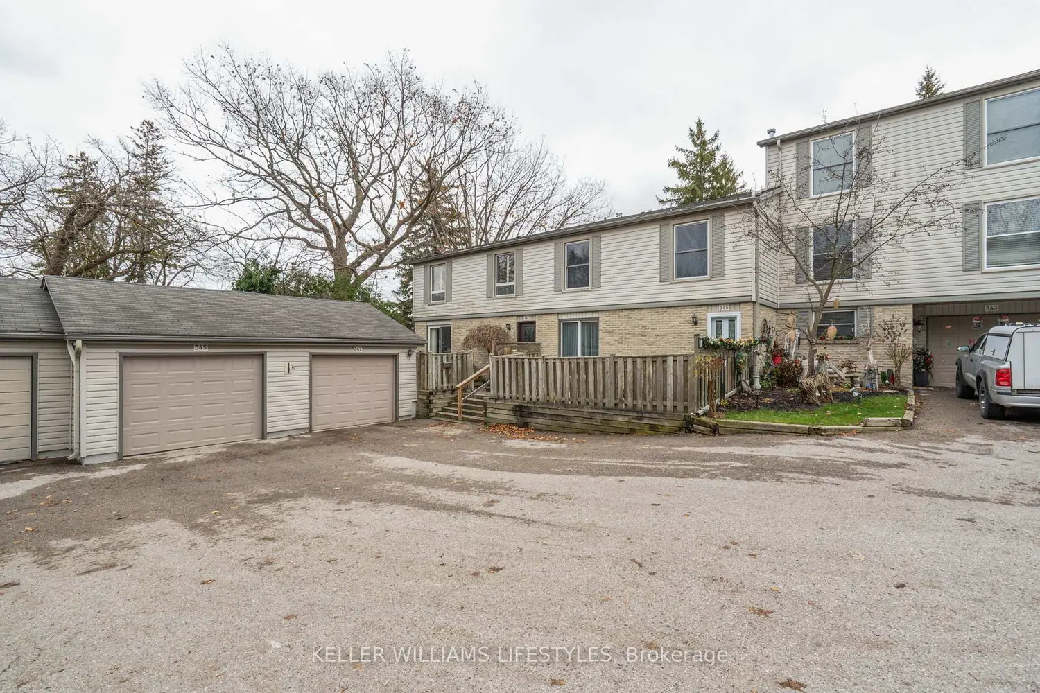 345 Everglade Crescent