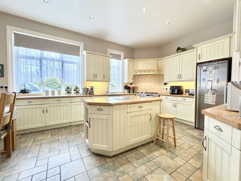 Additional image 9 of 7 bed detached house for salePostern Road, Newport PO30