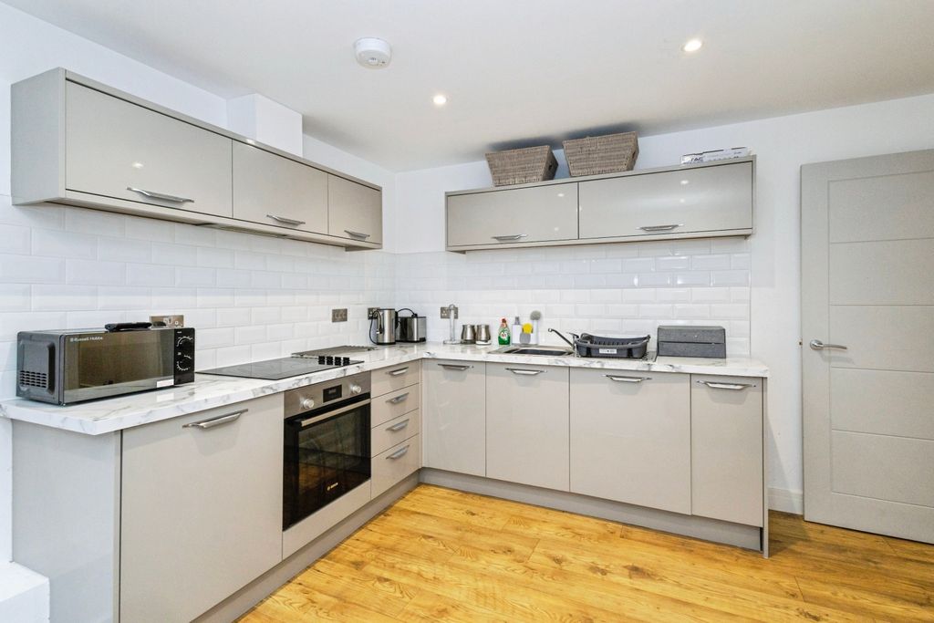 Additional image 5 of 1 bed flat for sale149A London Road, North End, Portsmouth PO2