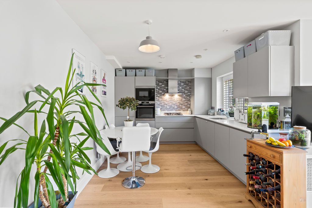 Additional image 5 of 2 bed maisonette for saleRoland Way, Worcester Park KT4