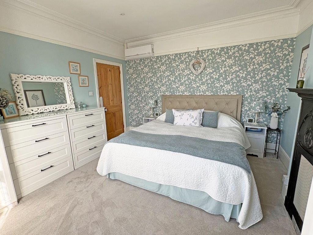 Additional image 38 of 4 bed property for saleClifford Grove, Ashford TW15