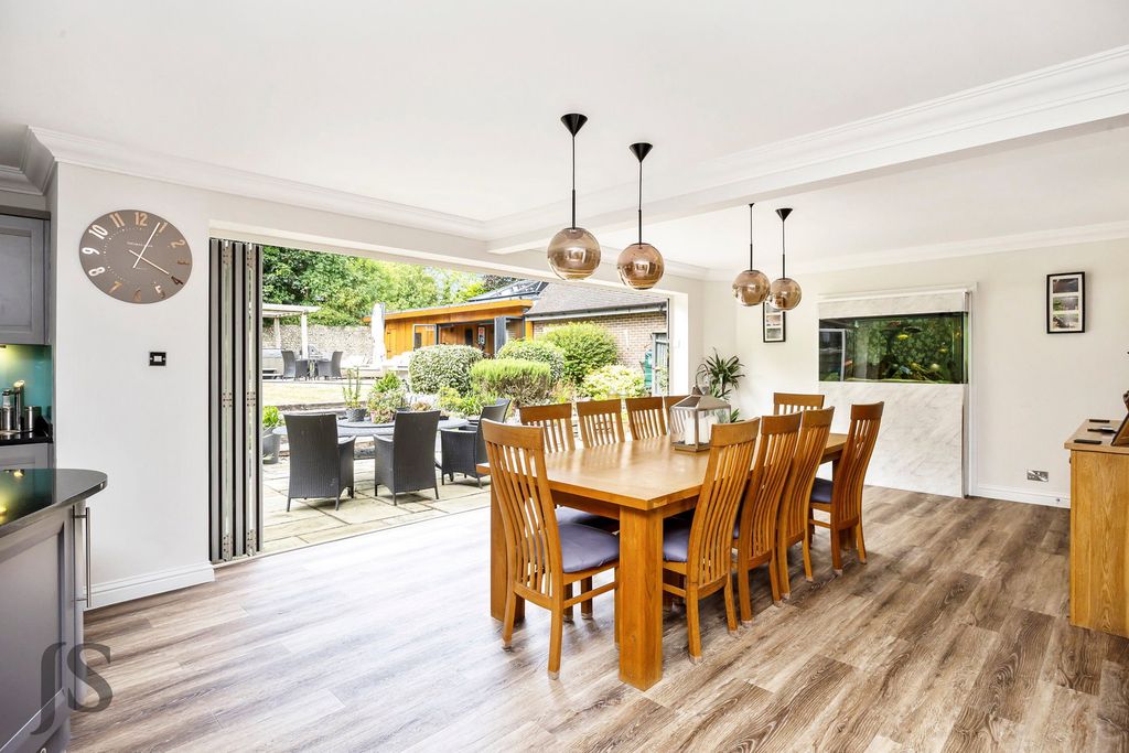 Additional image 8 of 5 bed detached house for saleFirst Avenue, Worthing, West Sussex BN14