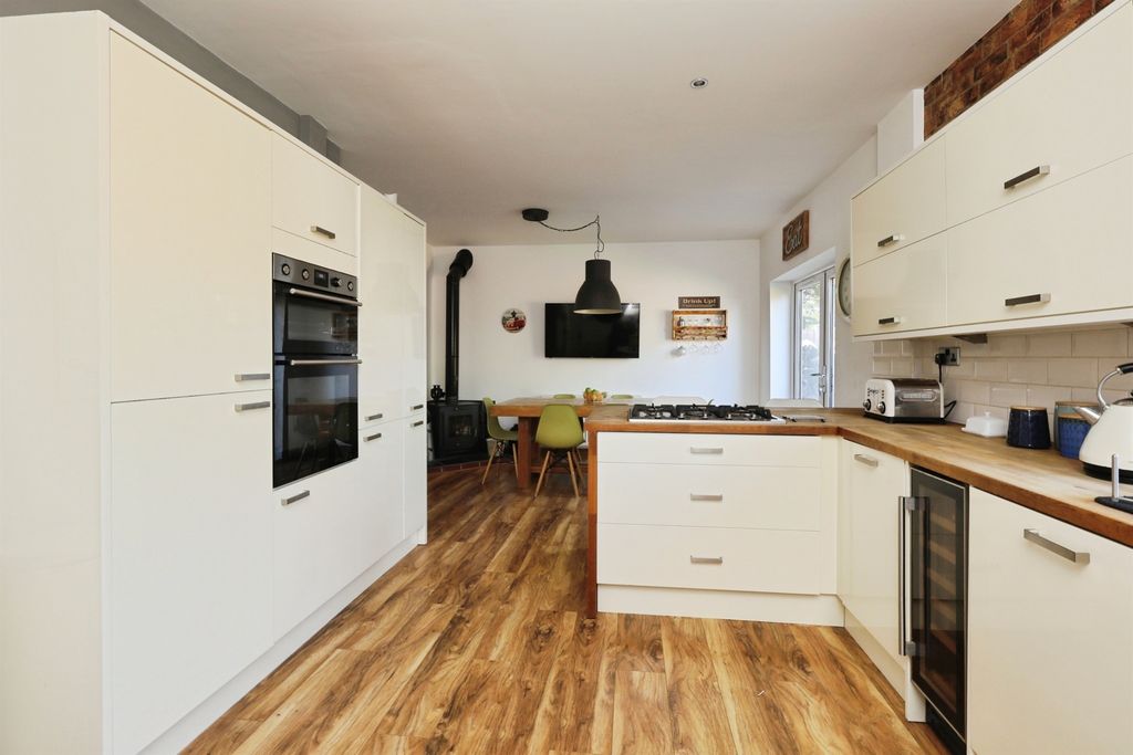 Additional image 6 of 5 bed detached bungalow for saleWorksop Road, Woodsetts, Worksop S81