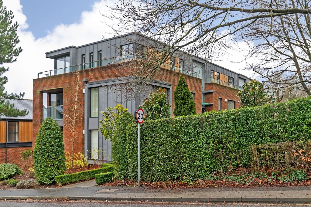 2 bed flat for saleNightingale Park, Winchester SO22