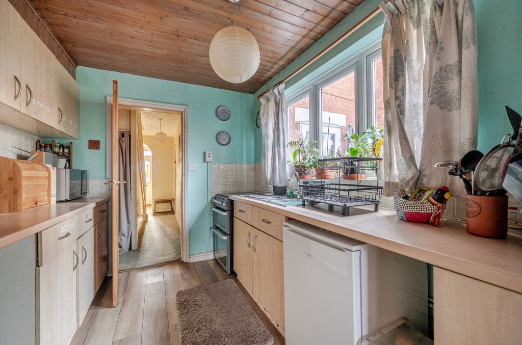 Additional image 8 of 3 bed semi-detached house for saleWescott Road, Wokingham, Berkshire RG40