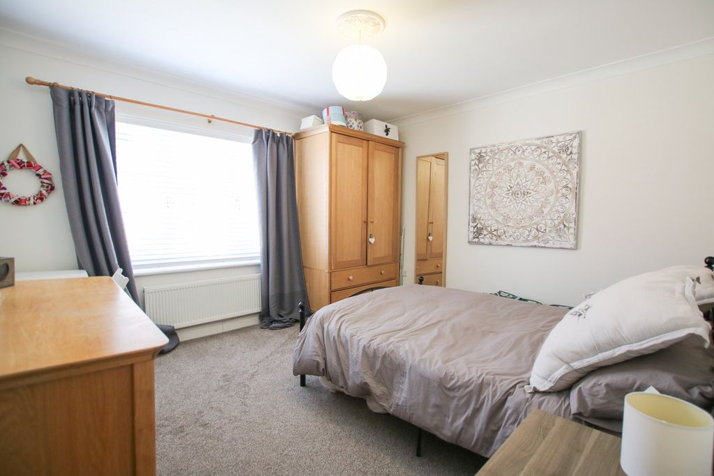 Additional image 9 of 3 bed semi-detached house for saleLangborough Road, Wokingham RG40