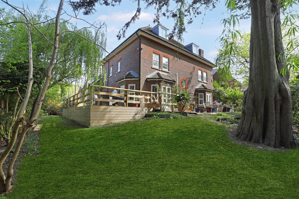 6 bed detached house for saleRegents Drive, Repton Park, Woodford Green, Essex IG8