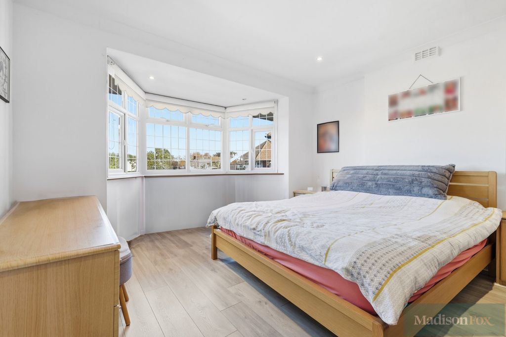 Additional image 13 of 4 bed detached house for saleKendal Close, Woodford Green IG8
