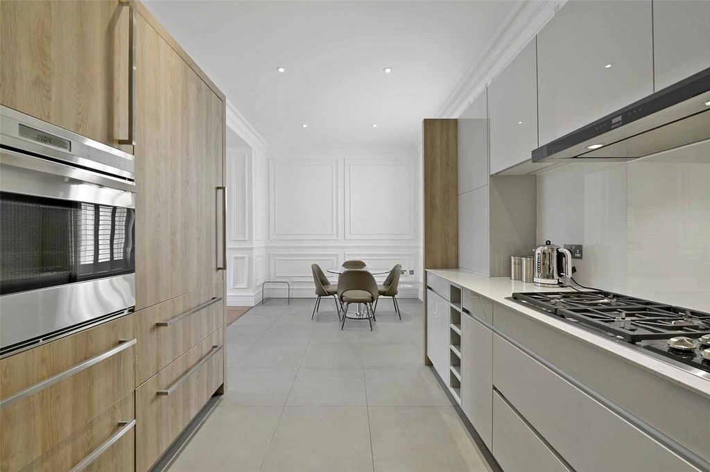 Additional image 10 of 3 bed flat for saleThe Residence, 26 Trinity Place, Windsor, Berkshire SL4