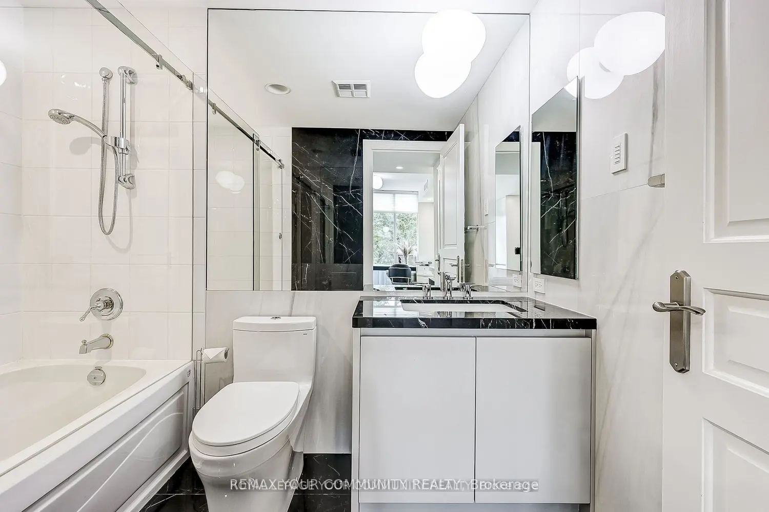 Additional image 18 of 7071 Bayview Avenue 304