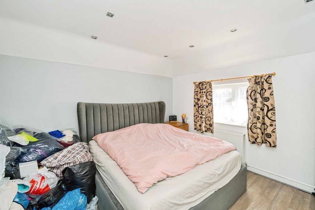 Additional image 9 of 4 bed semi-detached house for saleCoxford Road, Southampton, Hampshire SO16