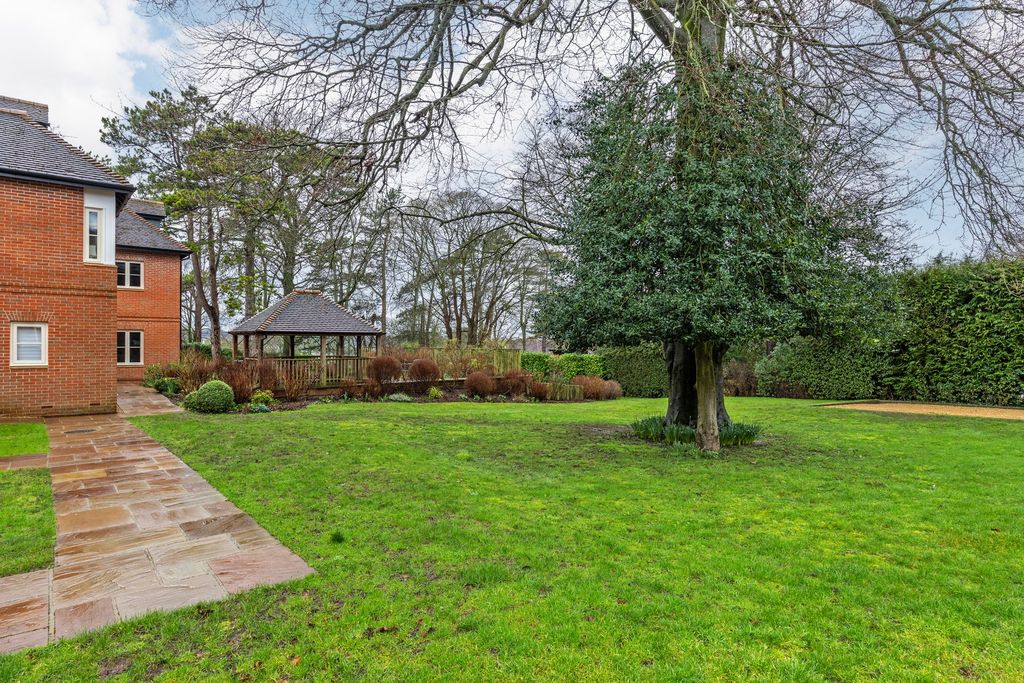 Additional image 8 of 3 bed flat for saleMilesdown Place, Winchester SO23