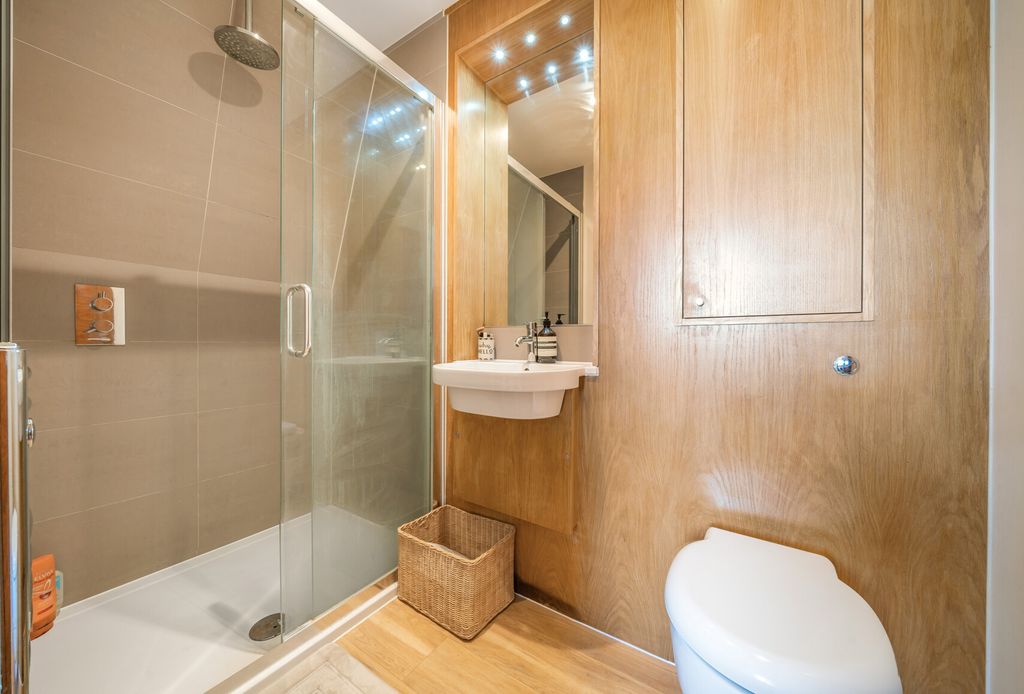Additional image 12 of 2 bed flat for saleOrchard Court, The Avenue, Worcester Park KT4