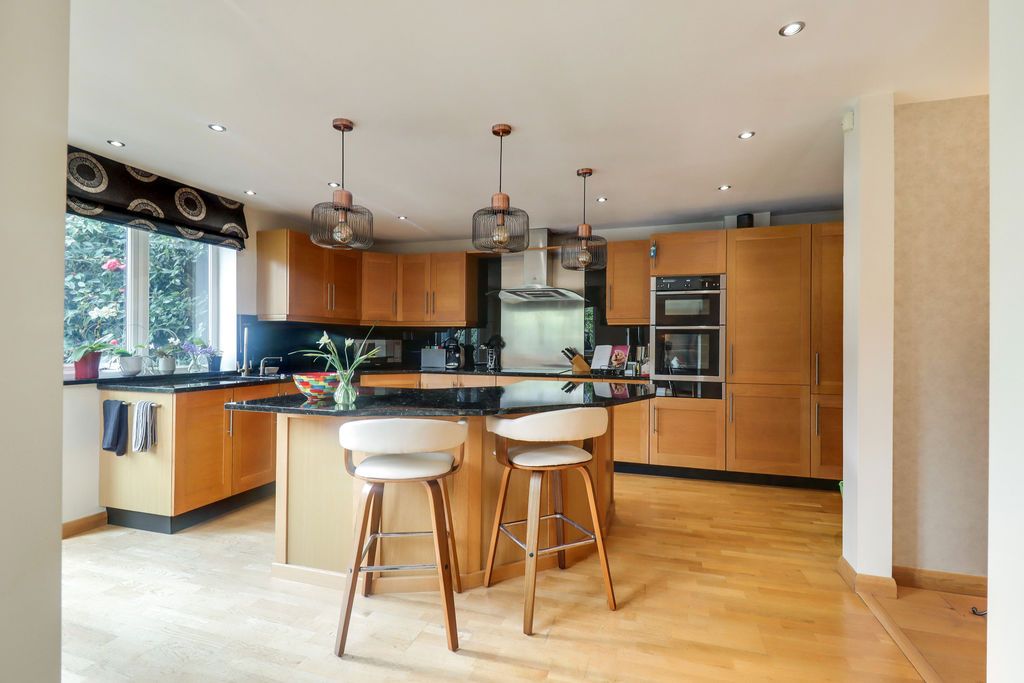 4 bed link detached house for saleHeathpark Drive, Windlesham GU20